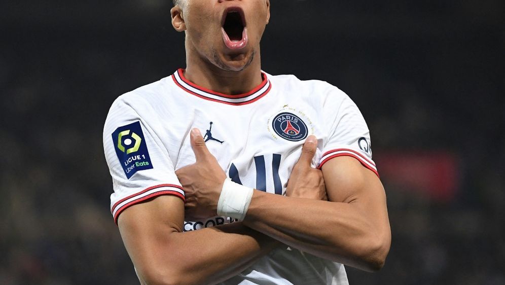 Medien: Mbappe setzt Karriere bei Paris St. Germain fort - Bildquelle: AFP/SID/PATRICK HERTZOG