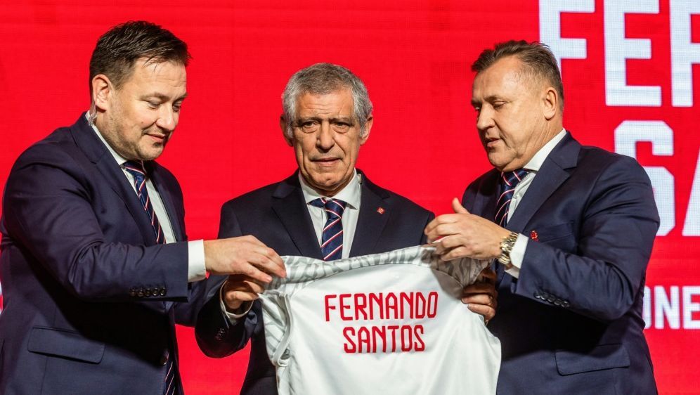 Santos (Mitte) wird polnischer Nationaltrainer - Bildquelle: AFP/SID/WOJTEK RADWANSKI