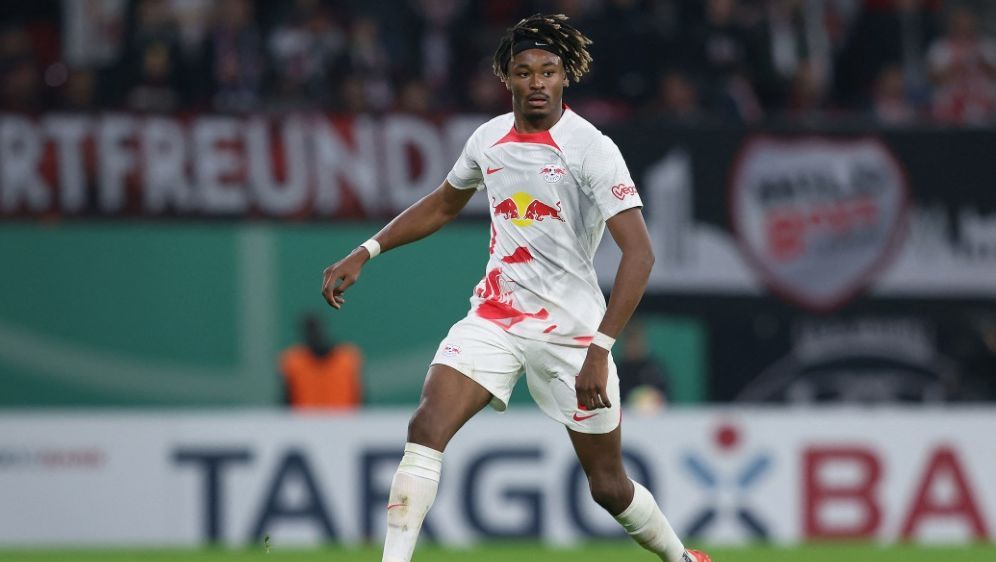 Mohamed Simakan verlängert seinen Vertrag bei RB Leipzig - Bildquelle: AFP/SID/RONNY HARTMANN