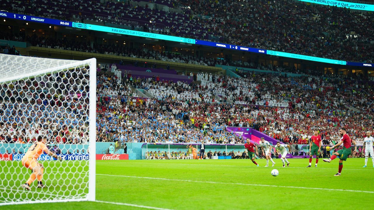 Cristiano Ronaldo gegen Uruguay: Sperenzchen, Flitzer, Achtelfinale! - Bildquelle: IMAGO/Shutterstock