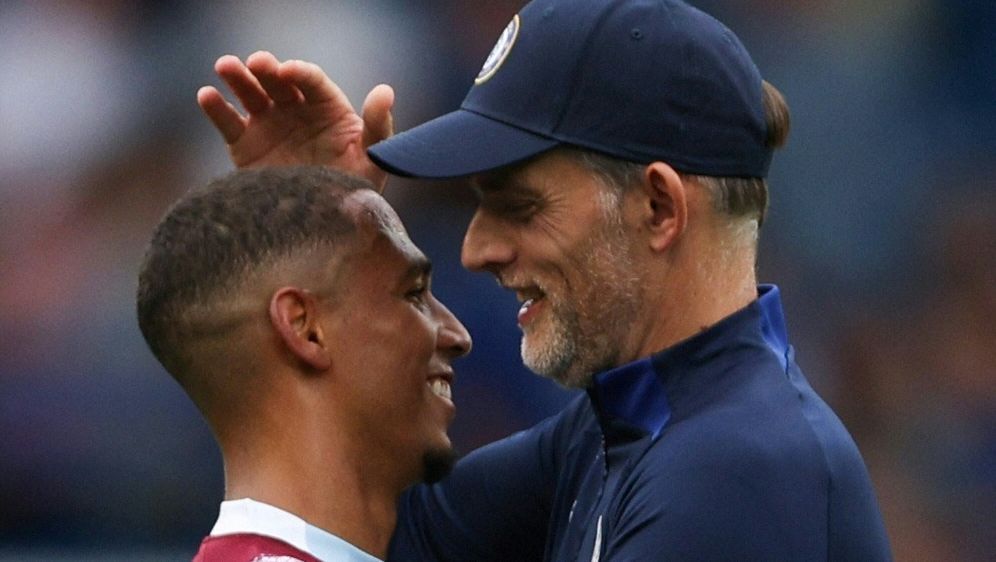 Kehrer (l.) lobt Tuchel in den höchsten Tönen - Bildquelle: AFP/SID/ADRIAN DENNIS