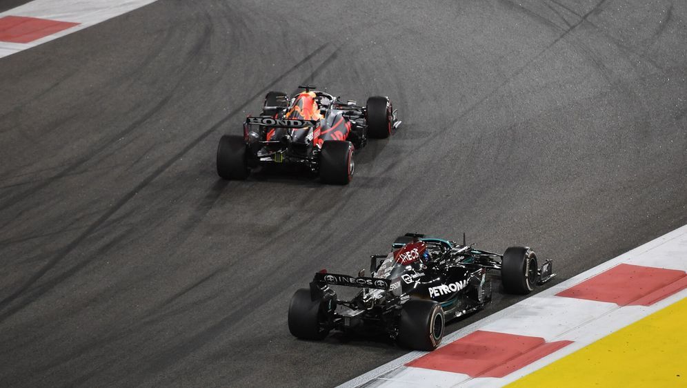 Lewis Hamilton verlor Rennsieg und Titel in der letzten Runde an Max Verstap... - Bildquelle: Motorsport Images