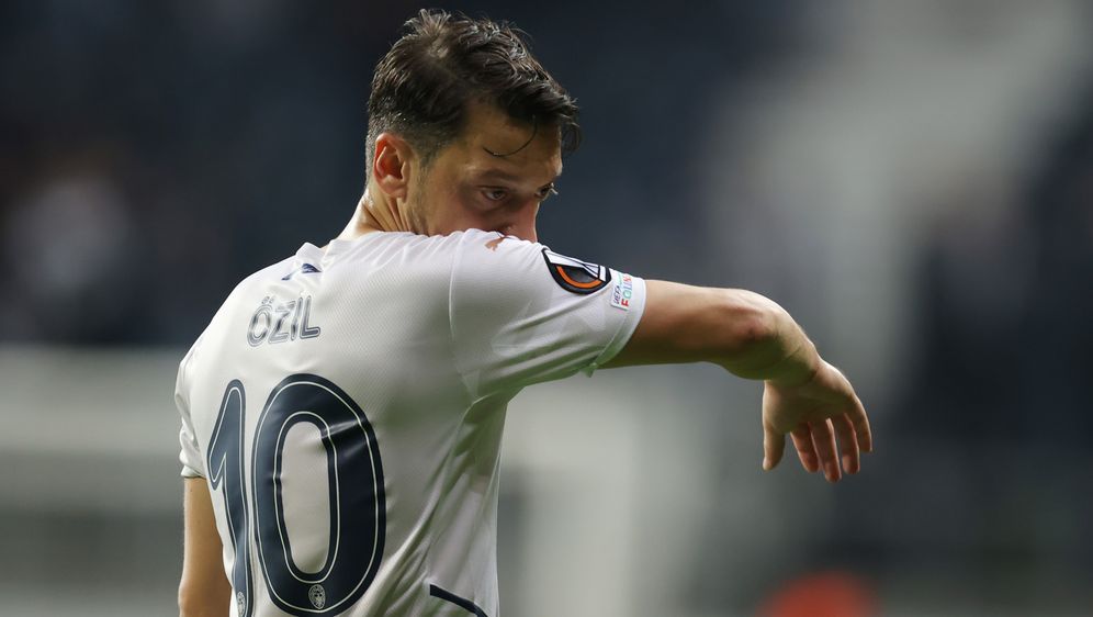 Seit März ist Özil bei Fenerbahce suspendiert - Bildquelle: 2022 Getty Images