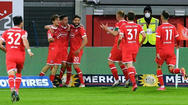 2 Liga Dusseldorf Zieht Mit Hsv Gleich