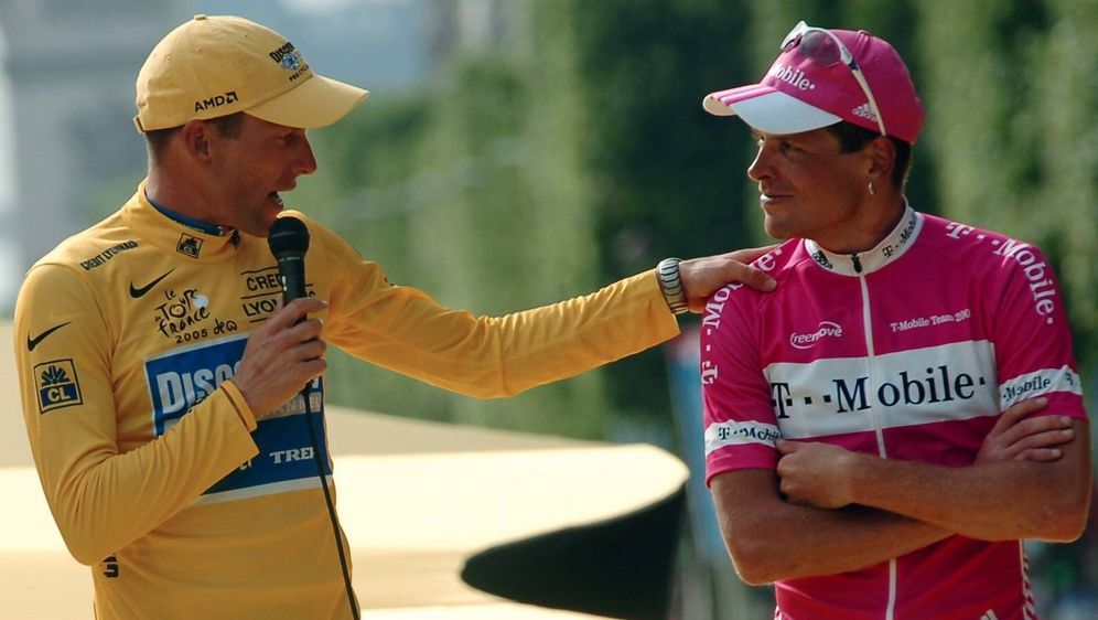 Lance Armstrong und Jan Ullrich bei der Tour de France im Jahr 2005 - Bildquelle: Imago