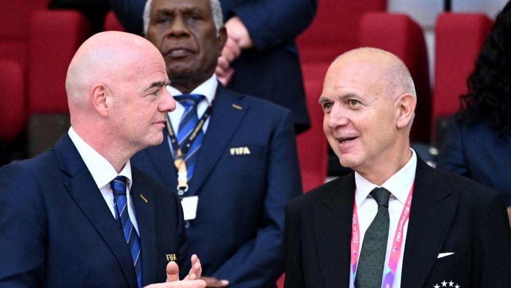 FIFA-Boss Infantino (l.) und DFB-Präsident Neuendorf - Bildquelle: AFP/SID/INA FASSBENDER