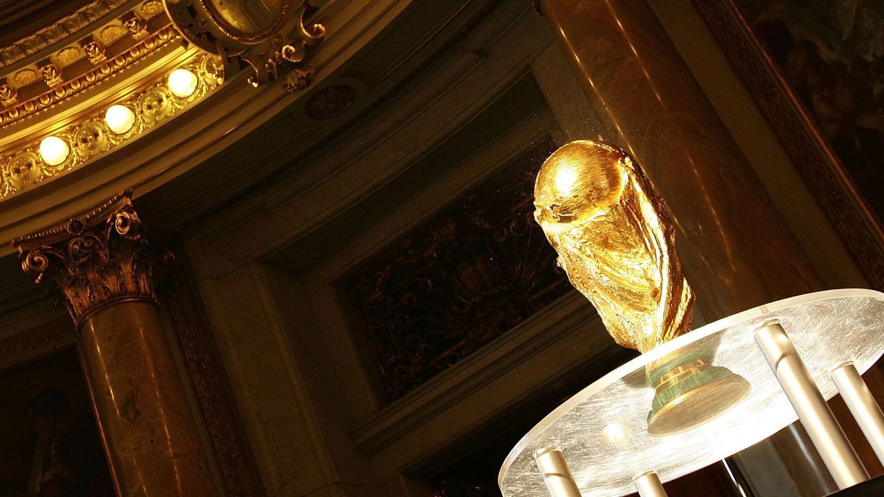 Hohler Gold-Pokal nur für bestimmte Hände bestimmt - Bildquelle: Getty Images