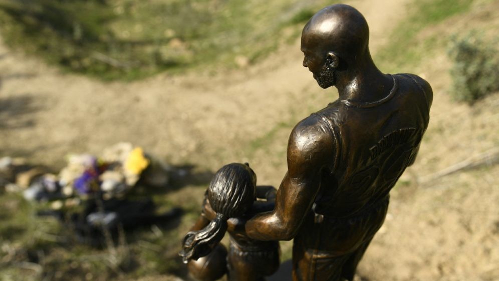 Denkmal für Kobe Bryant und Tochter Gianna enthüllt - Bildquelle: AFP/SID/PATRICK T. FALLON