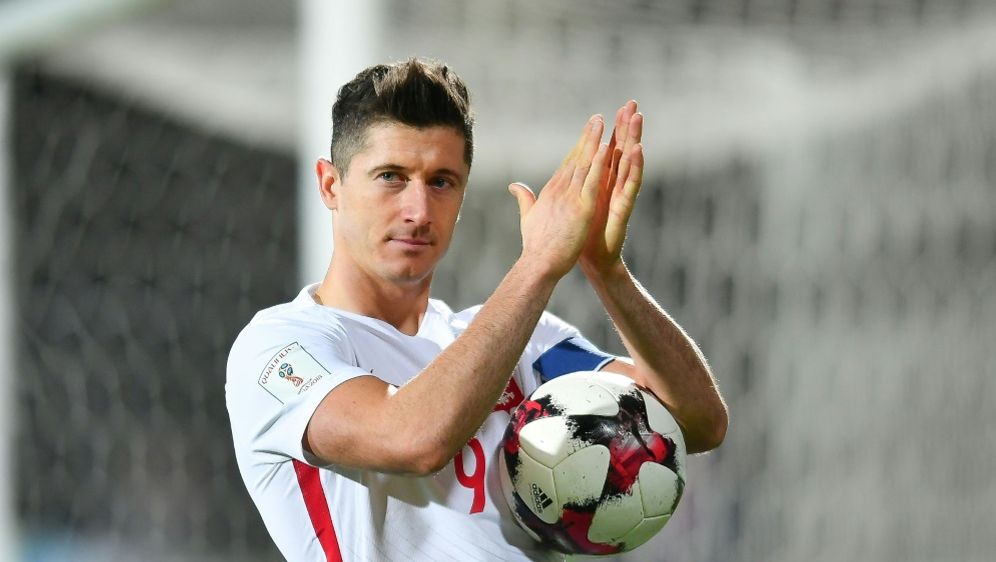 16 Tor Lewandowski Fahrt Mit Polen Zur Wm