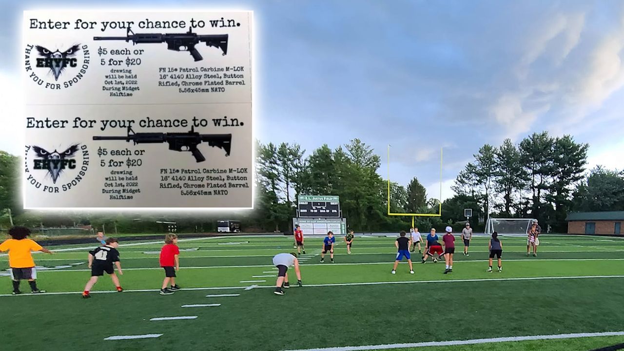 Jugend-Football-Verlosung in North Carolina: Maschinengewehr als Hauptpreis - Bildquelle: facebook@ehyfc/twitter@WLOS_13