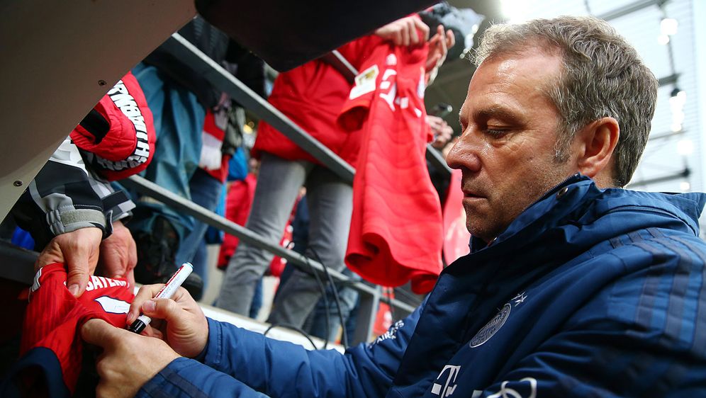 Flick Liegen Mehrere Angebote Vor Fc Bayern Spielt Auf Zeit