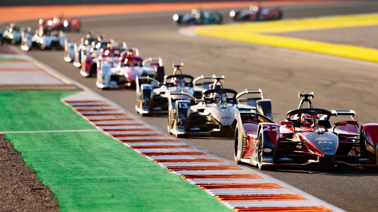 Formel E: Die Autos der Saison 2022 - Bildquelle: imago images/PanoramiC
