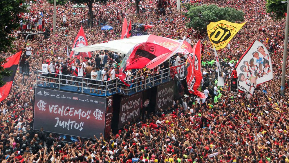 Frenetischer Empfang Fur Flamengo Nach Copa Triumph