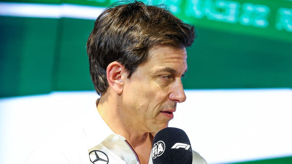 Toto Wolff muss sich mit Mercedes der harten Realität stellen - Bildquelle: Motorsport Images