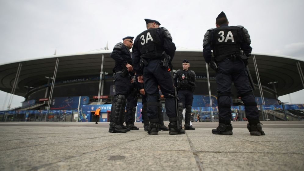 6800 Sicherheitskräfte sind in Paris im Einsatz - Bildquelle: AFP/SID/KENZO TRIBOUILLARD