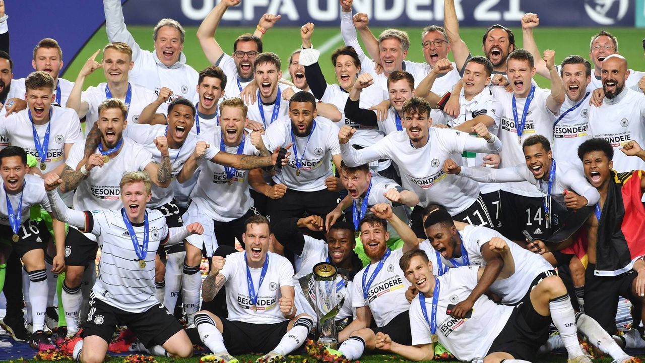 Der Nächste, bitte! Die U21-Europameister von 2021 stürmen das DFB-Team - Bildquelle: imago images