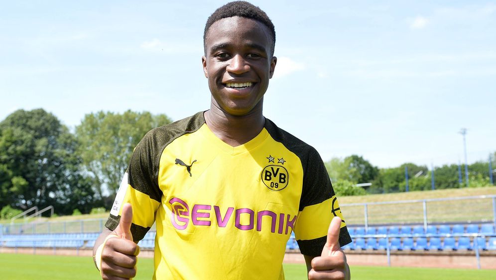 46 Tore In 25 Spielen Rekord Fur Bvb Supertalent Moukoko