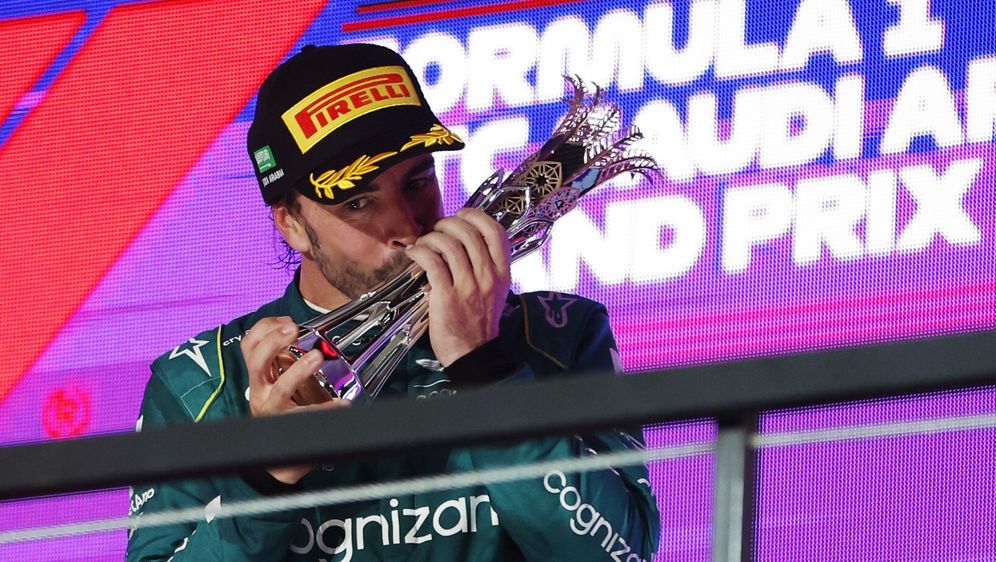 Fernando Alonso ist nun doch wieder Dritter - Bildquelle: Motorsport Images