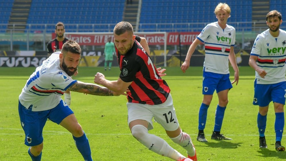 Italien Milan Lasst Zwei Punkte Gegen Sampdoria Liegen Ran