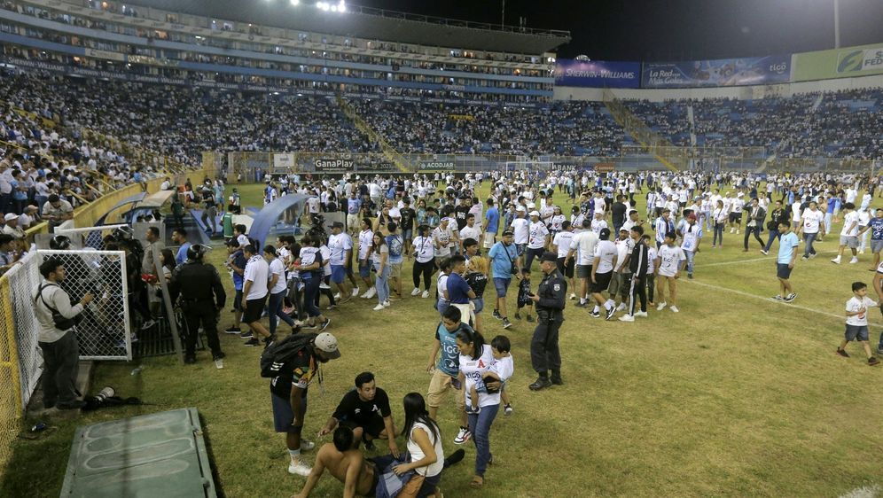 Im Estadio Cuscatlan hatte sich die Katastrophe ereignet - Bildquelle: AFP/SID/MILTON FLORES