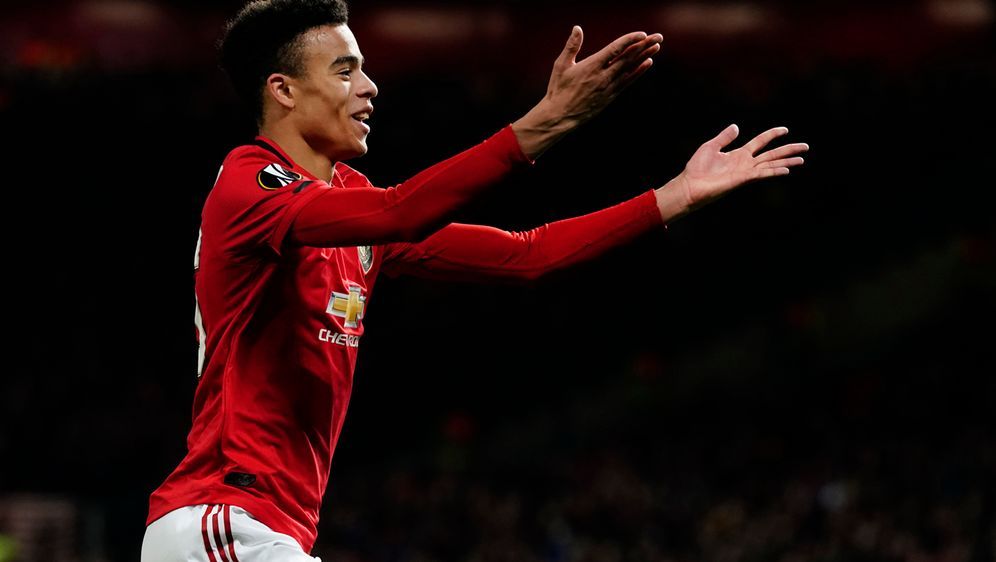 Mason Greenwood Ein 18 Jahriger Alptraum Fur Verteidiger [ 562 x 996 Pixel ]