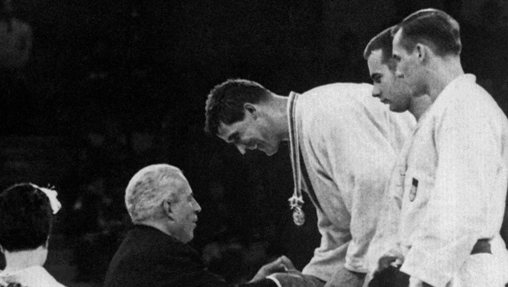 Klaus Glahn (rechts außen) gewinnt 1964 in Tokio Bronze - Bildquelle: AFP/SID/