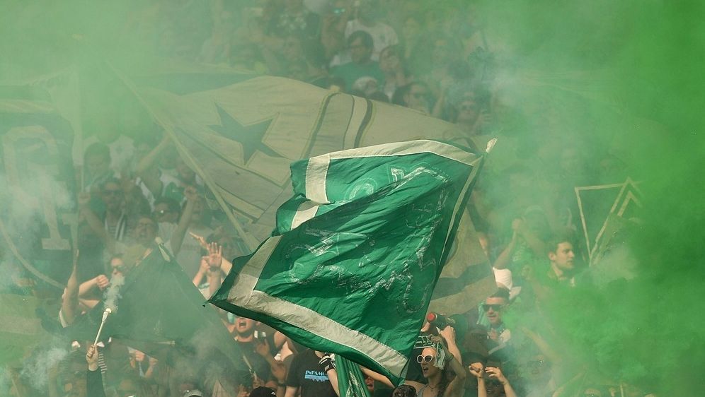 Werder Bremen muss nach Pyro-Einsatz zahlen - Bildquelle: FIRO/FIRO/SID/