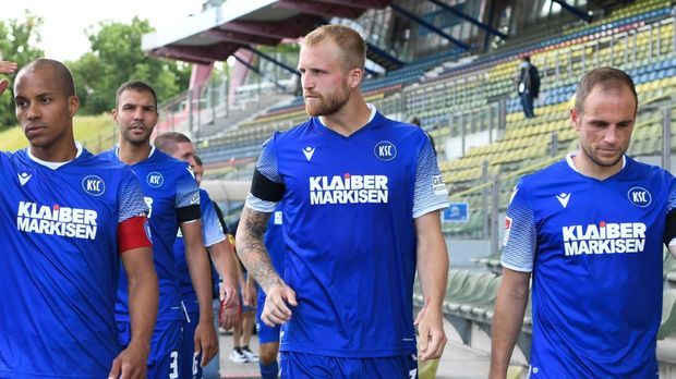 Zweite Liga - Transfer-Ärger: Karlsruhes Torjäger Hofmann ...
