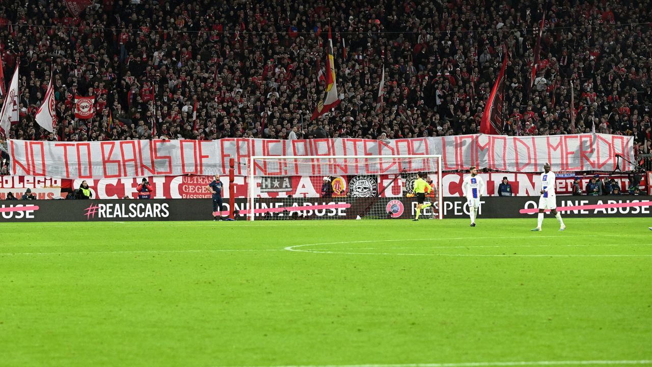 In Neapel ausgesperrt? Support für Eintracht-Fans - Bildquelle: IMAGO/Matthias Koch