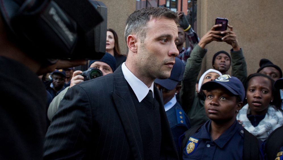 Oscar Pistorius wurde zu 13 Jahren Haft verurteilt - Bildquelle: Getty