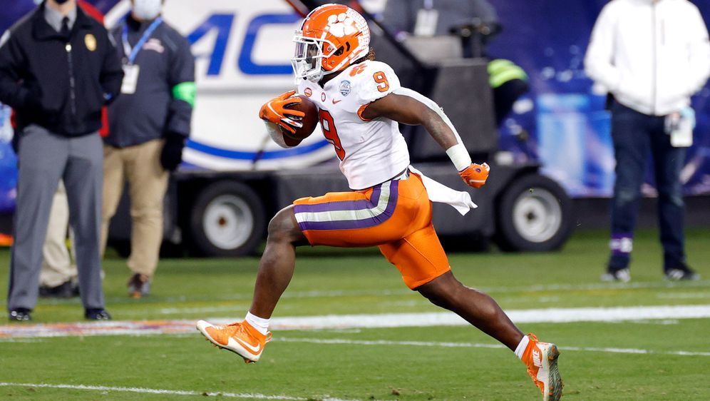 Travis Etienne Training Im Jags Minicamp Mit Den Receivern