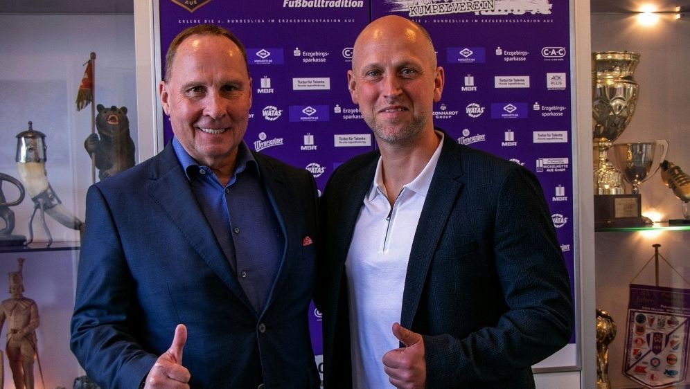 Timo Rost (r.) ist neuer Cheftrainer bei Erzgebirge Aue - Bildquelle: FCE Aue/FCE Aue/FCE Aue/