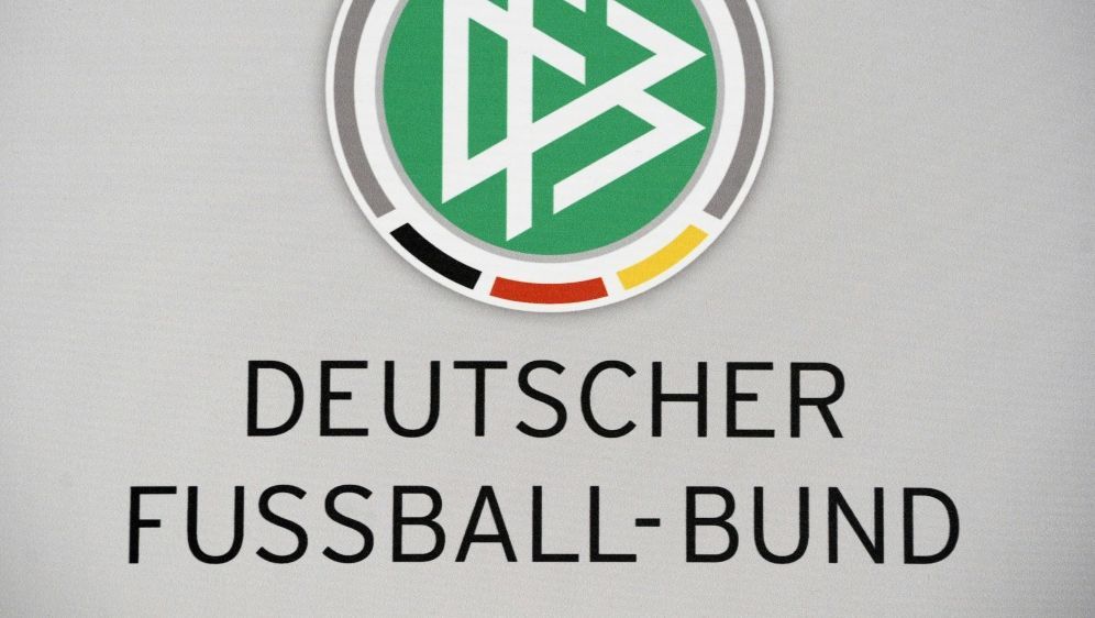 Der DFB verurteilt mehrere Bundesligisten zu Geldstrafen - Bildquelle: AFP/SID/JOHN MACDOUGALL