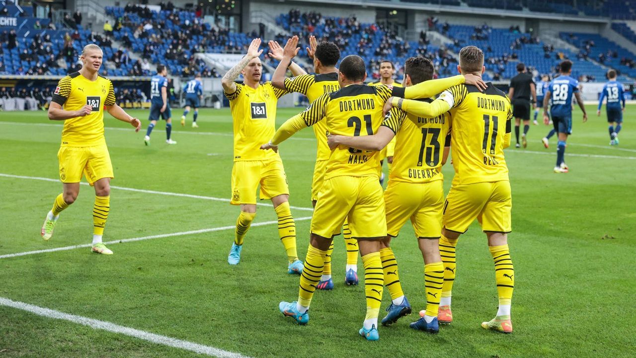8. Platz: Borussia Dortmund - Bildquelle: imago images/RHR-Foto