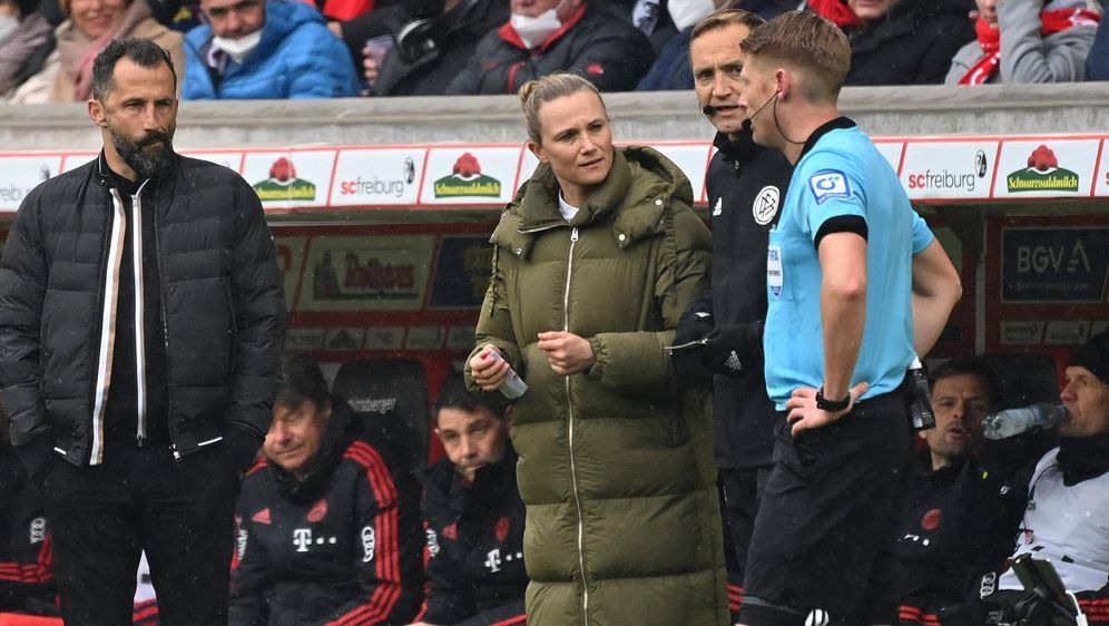 Kathleen Krüger und der Wechselfehler: Die Teammanagerin des FC Bayern Münch... - Bildquelle: imago