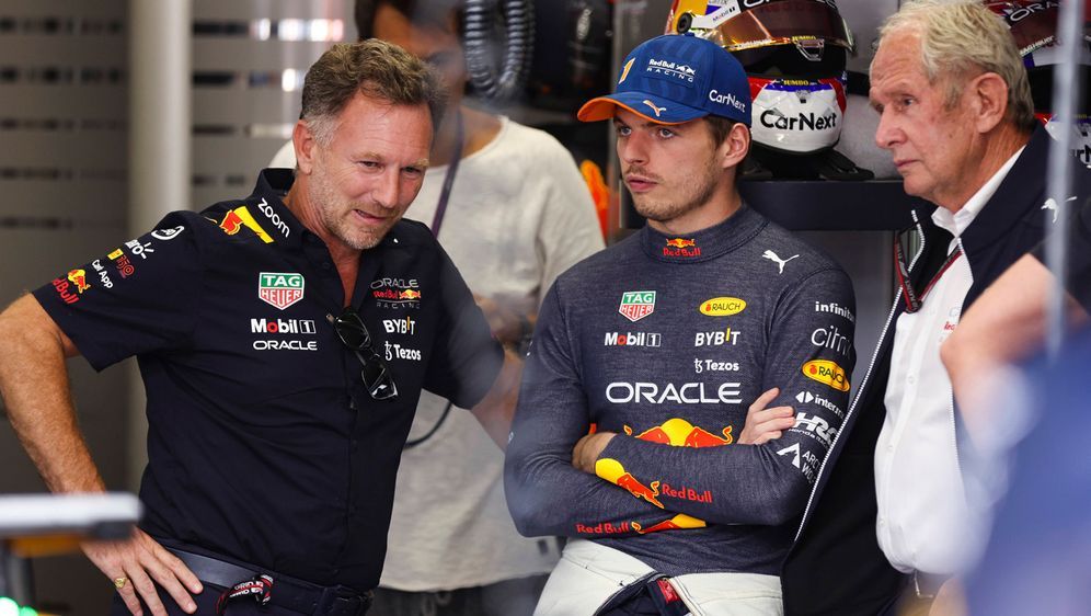 Christian Horner, Max Verstappen und Helmut Marko (v.l.n.r.) - Bildquelle: IMAGO/HochZwei