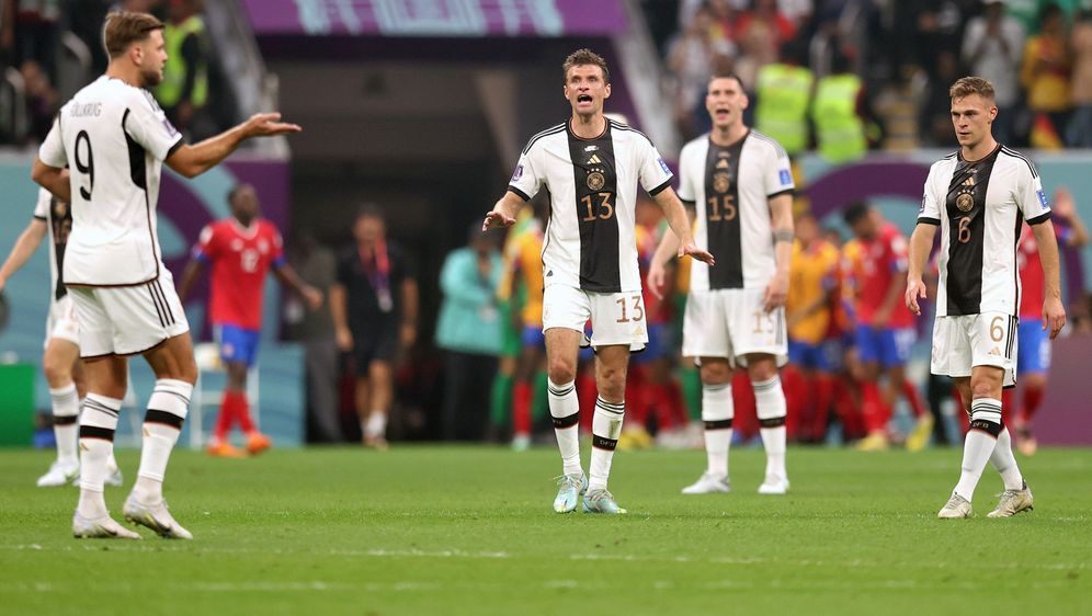 Die deutsche Nationalmannschaft scheidet nach 2018 zum zweiten Mal in Folge ... - Bildquelle: 2022 Getty Images