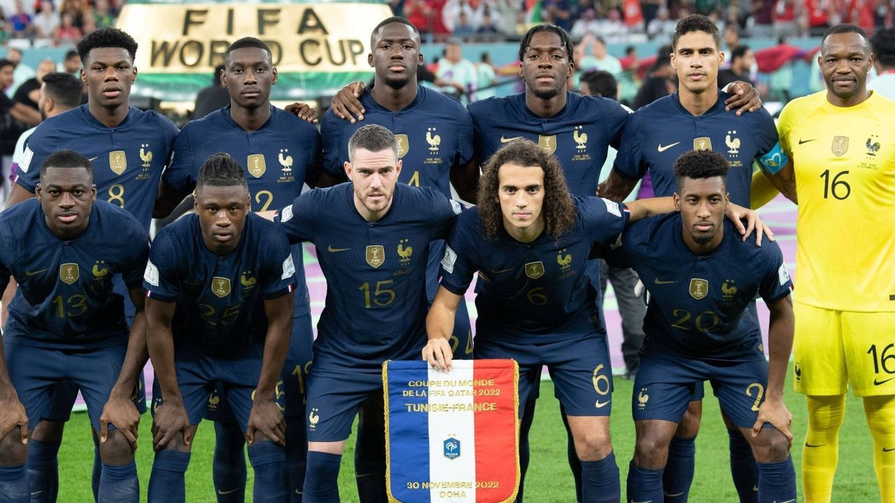 Frankreich schon Weltmeister? Ausrüster mit Trikot-Panne - Bildquelle: Imago