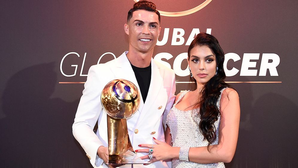 Cristiano Ronaldo Und Freundin Spenden Geld Fur Krebskrankes Kind