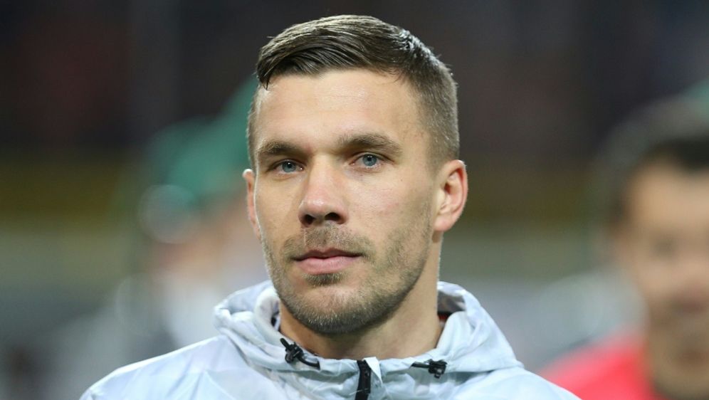 Podolski Appell Mit Dem Hintern Zu Hause Bleiben