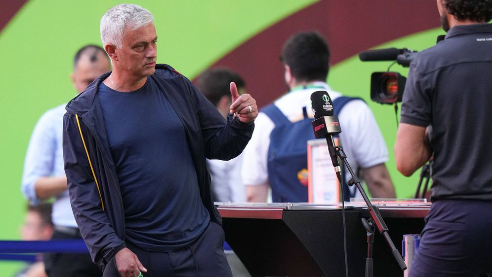 Jose Mourinho könnte mit der AS Rom Geschichte schreiben. - Bildquelle: IMAGO/NurPhoto