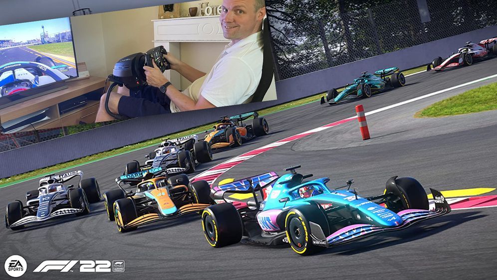 ran-Mitarbeiter Oliver Jensen testet F1 2022 - Bildquelle: Codemasters