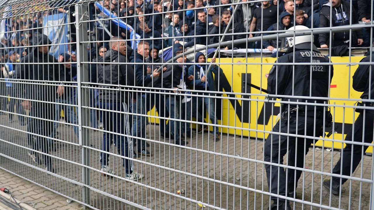 Hertha Fans Randalieren Bei Auswartsspiel In Dortmund