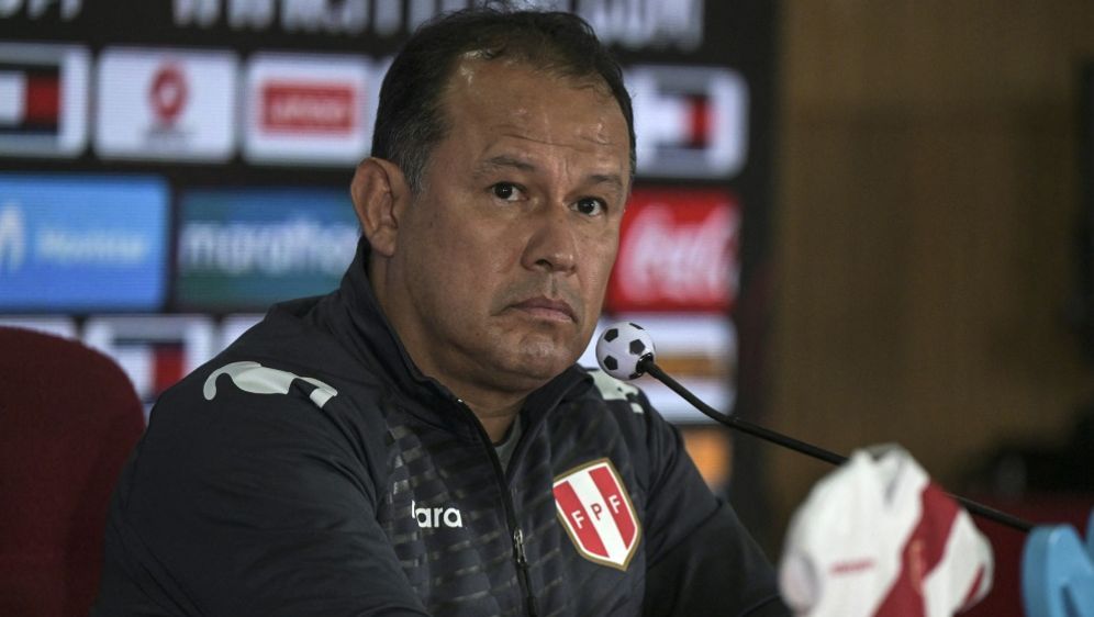 Juan Reynoso und Peru mit dem Ziel der WM-Teilnahme 2026 - Bildquelle: AFP/SID/ERNESTO BENAVIDES