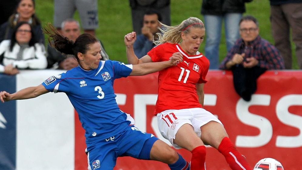 Bundesliga - Frauen-Fußball: Wolfsburg gelingt doppelter ...