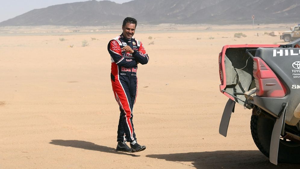 Nasser Al-Attiyah steht kurz vorm nächsten Triumph - Bildquelle: AFP/SID/FRANCK FIFE