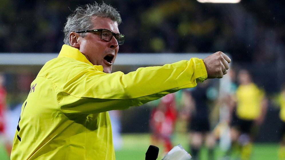 Norbert Dickel, der Stadionsprecher von Borussia Dortmund, teilt gegen den F... - Bildquelle: imago/Jan Huebner