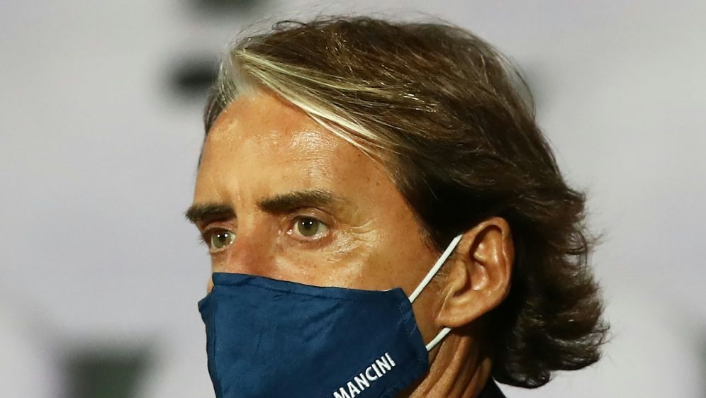 Italien - Italiens Nationaltrainer Mancini vom Coronavirus ...