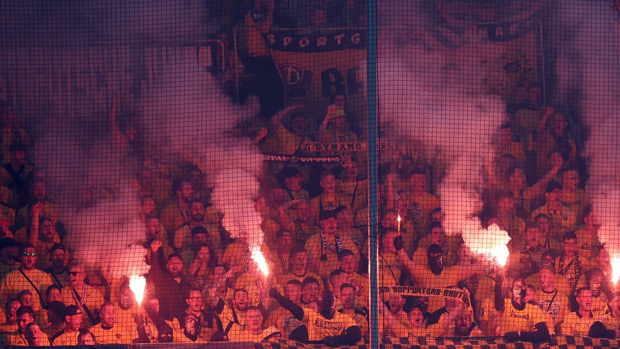 Dresdner Fans verzögern Anpfiff mit Pyro-Zündelei - Bildquelle: Getty Images