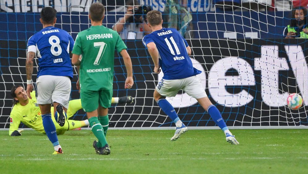 Aufsteiger Schalke rettet durch einen späten Handelfmeter ein Remis gegen Gl... - Bildquelle: imago